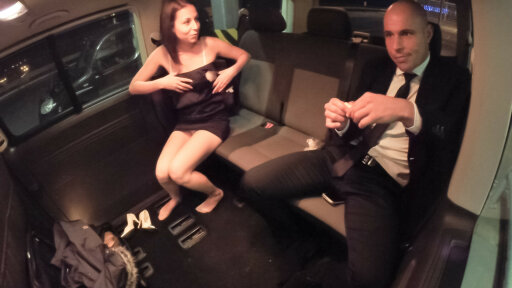 الجنس في السيارة العامة مع فاتنة التشيكية الساخنة