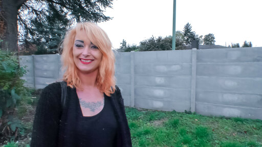 Zorra Tatuada Chupando Polla En El Sofá