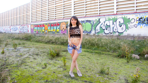 A Gracinha Espanhola Leva Um Pau Duro Ao Ar Livre