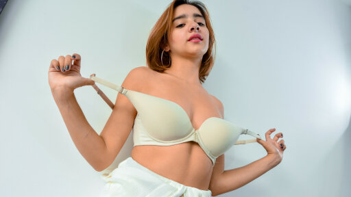 Julia Garcia تحصل مارس الجنس من الصعب