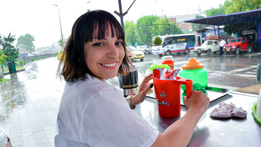 Latina Brunette Wordt Geneukt & Facial