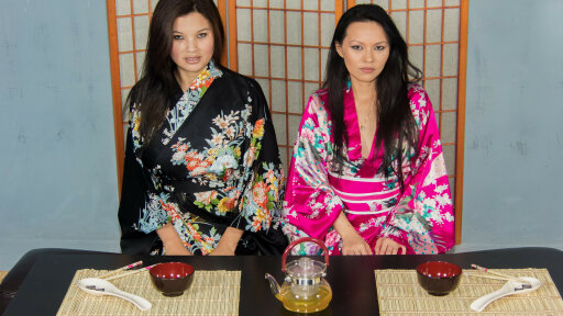 Lesbijska Akcja Z Brunetką Azjatki