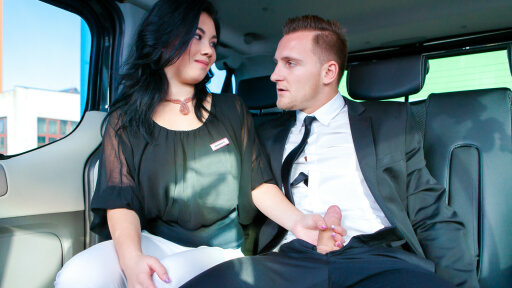 Intense Sekssessie Op De Achterbank