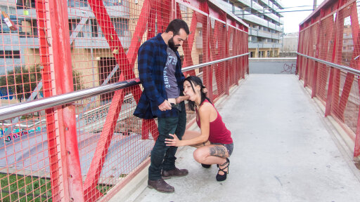 Sovány Tetovált Csaj Forró Nyilvános Faszban