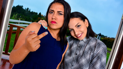 Lusty Orang Latin Menyemprotkan Seks Lesbian Yang Beruap