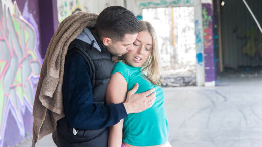 Bonne Russe Blonde Daniella Margot Se Fait Défoncer La Chatte En Levrette